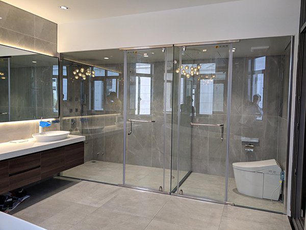 vách kính cường lực phòng tắm