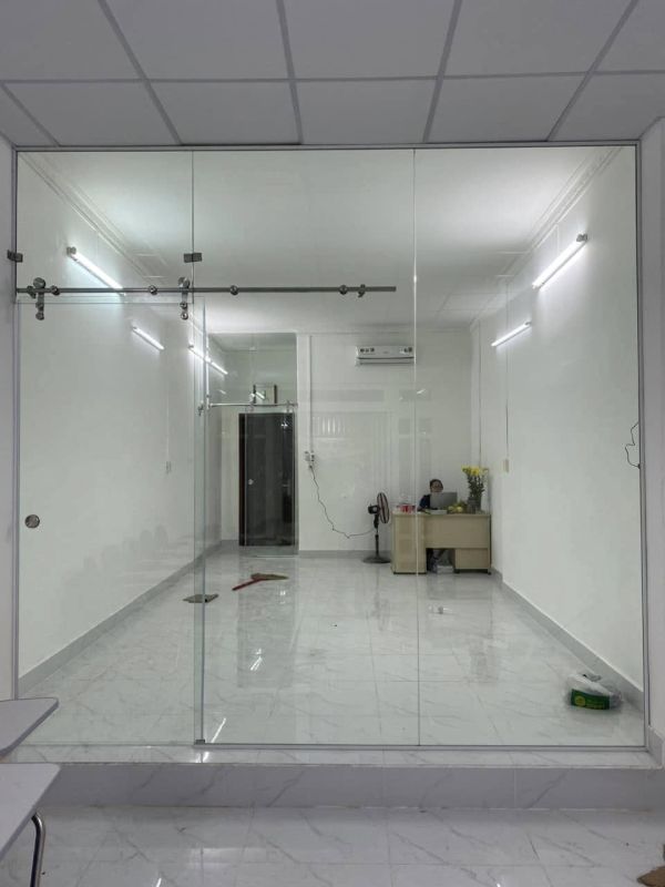làm vách kính cường lực tại bình thạnh