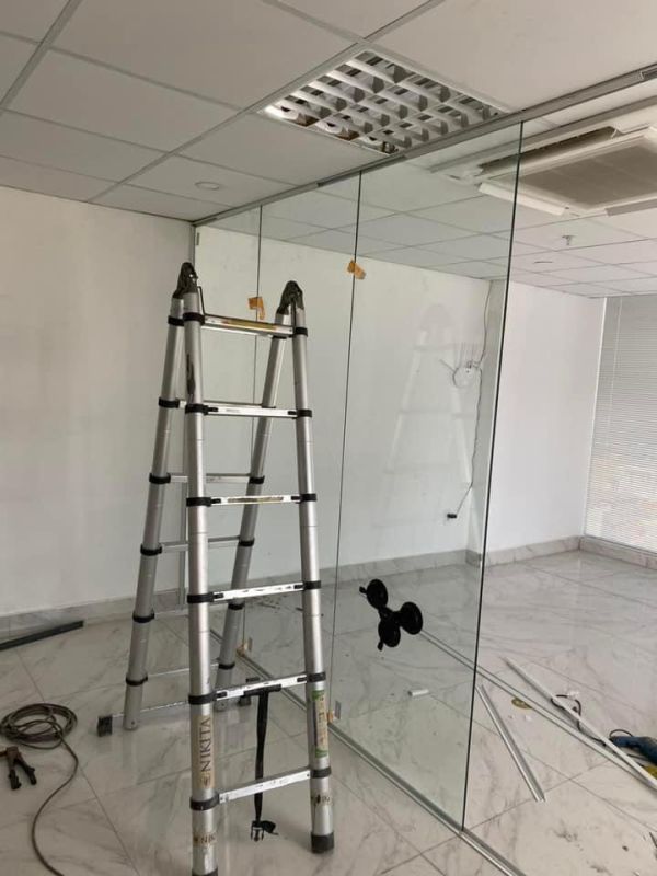 làm vách kinh cường lực tại củ chi
