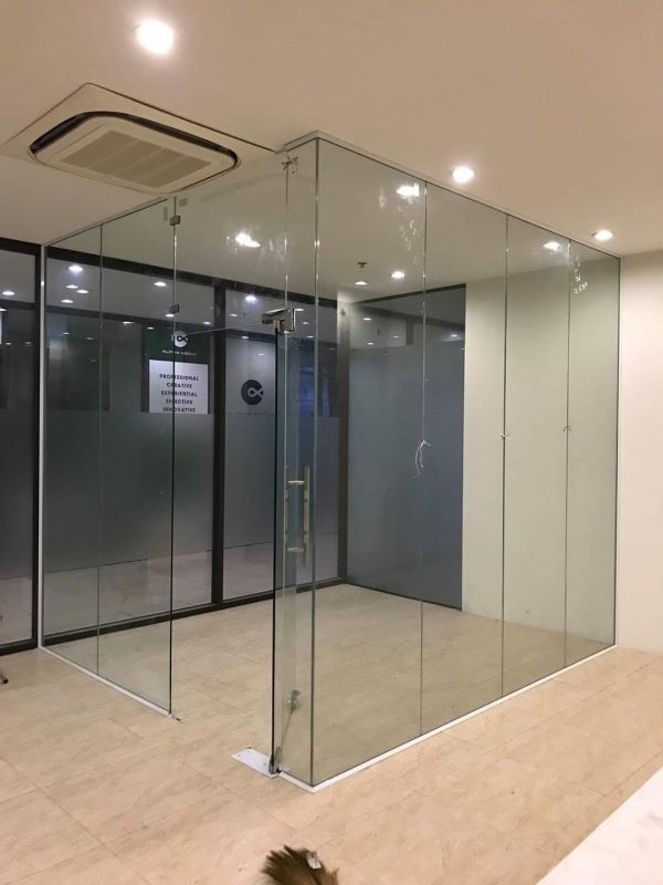 vách kính cường lực