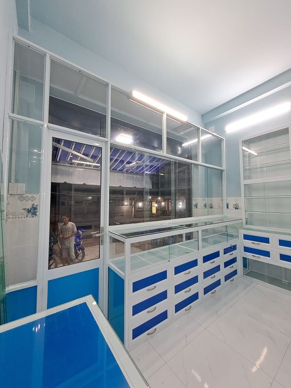 làm vách kính cường lực quận 8