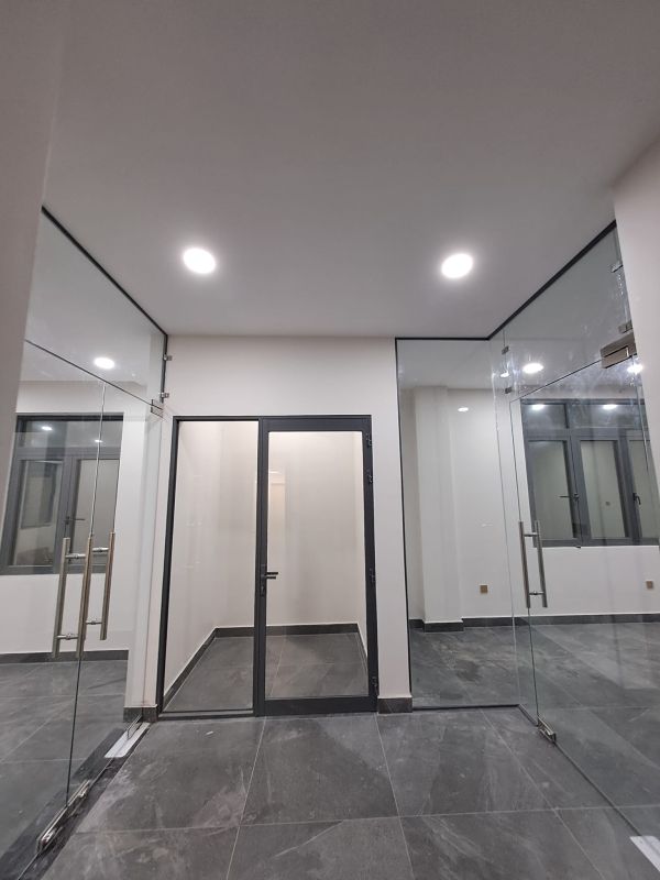 vách kính cường lực quận 9