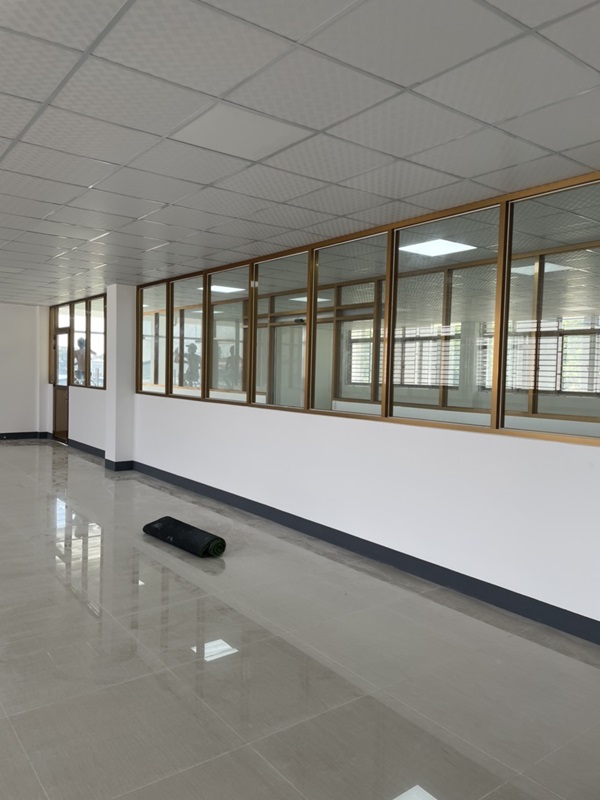 vách kính cường lực