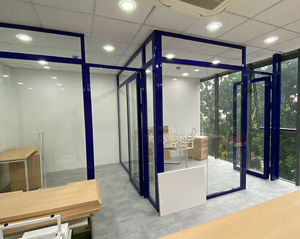 vách kính cường lực