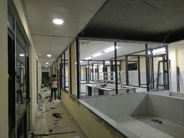 làm vách ngăn nhôm kính phú nhuận