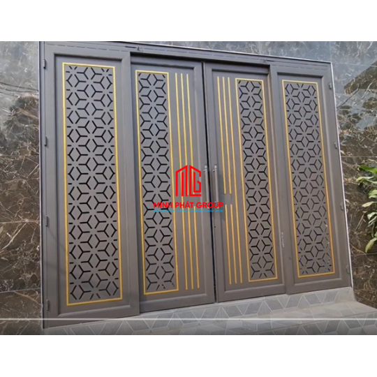 Cửa sắt truyền thống
