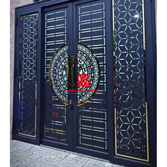 Cửa sắt truyền thống