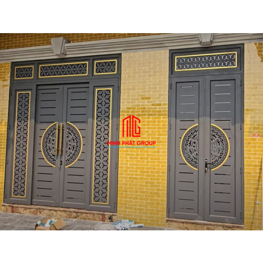 Cửa sắt truyền thống