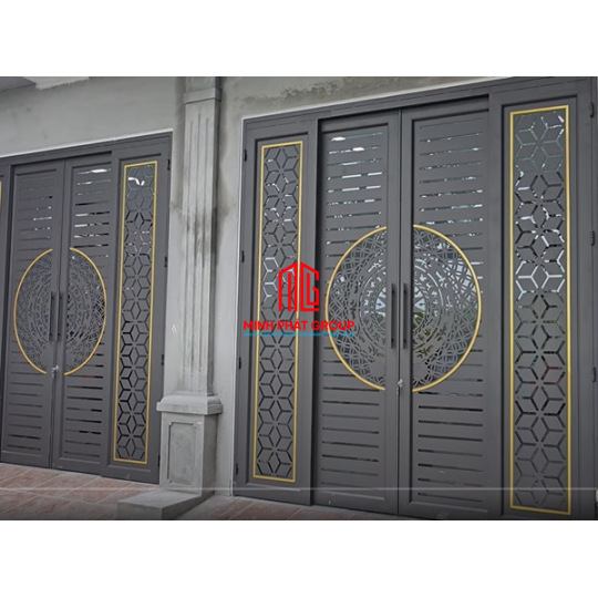 Cửa sắt truyền thống