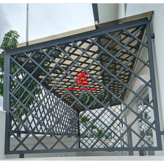 Khung sắt bảo vệ ban công