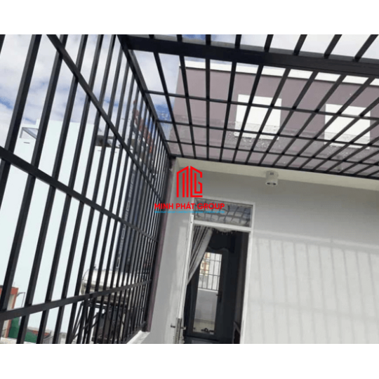 Khung sắt bảo vệ ban công