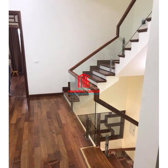 Kính cường lực cầu thang