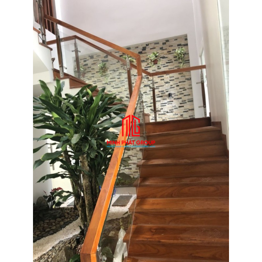 Kính cường lực cầu thang